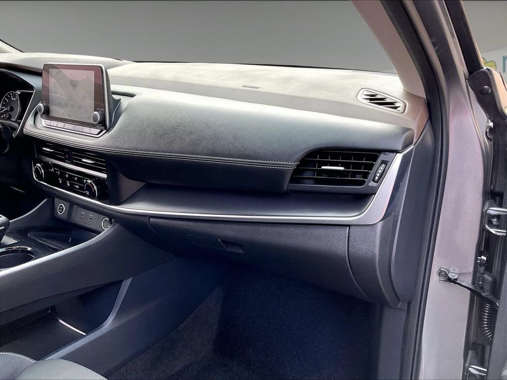Used 2023 Gray Nissan S image 13