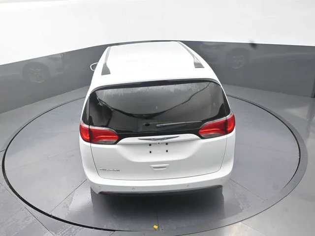 Used 2018 White Chrysler Touring Plus image 26