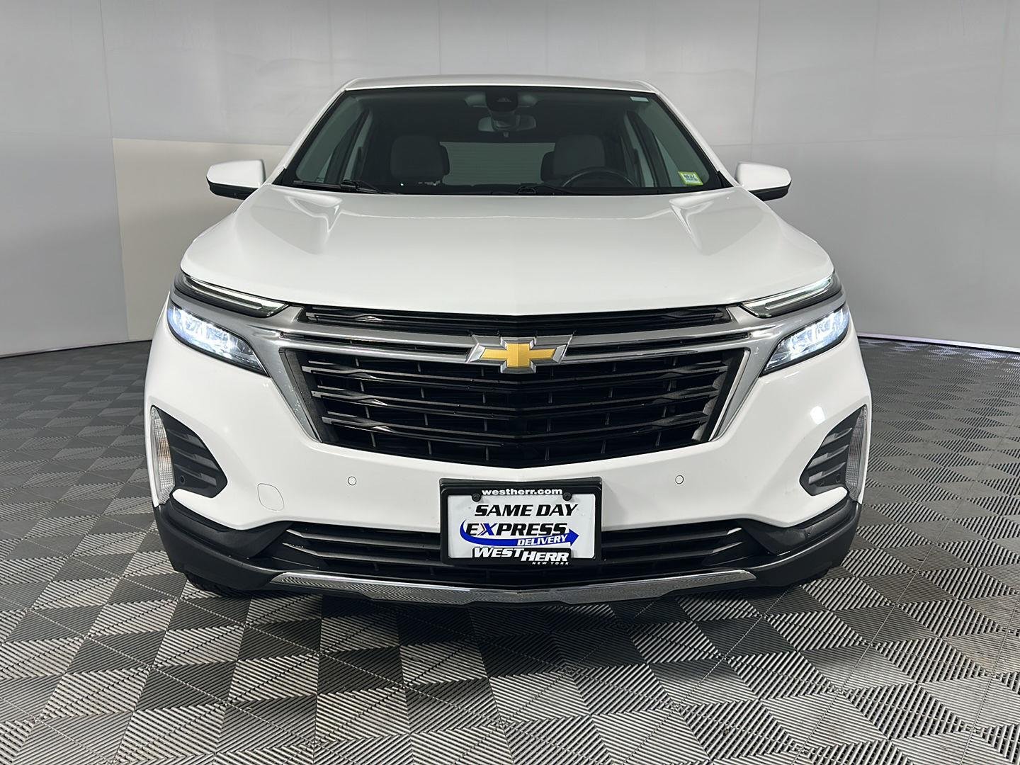 Used 2024 Summit White Chevrolet LT image 2
