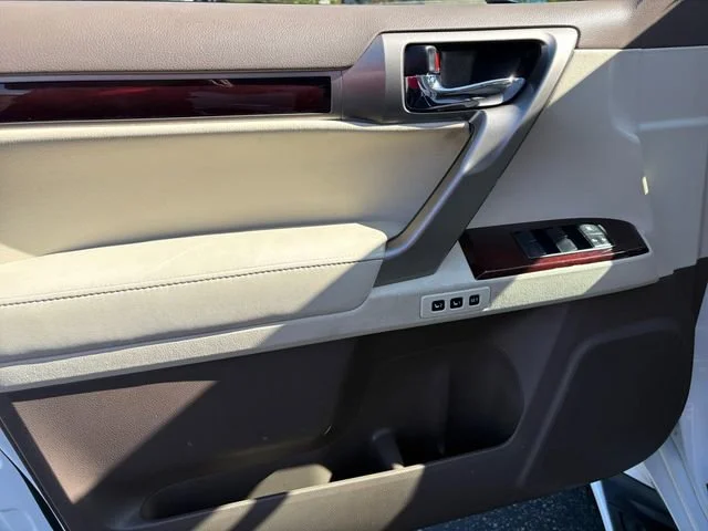 Used 2018 White Lexus GX 460 image 13