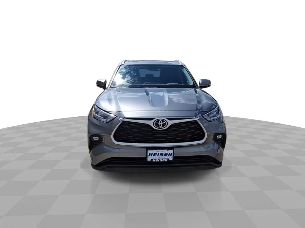 Used 2026  Toyota XLE image 3