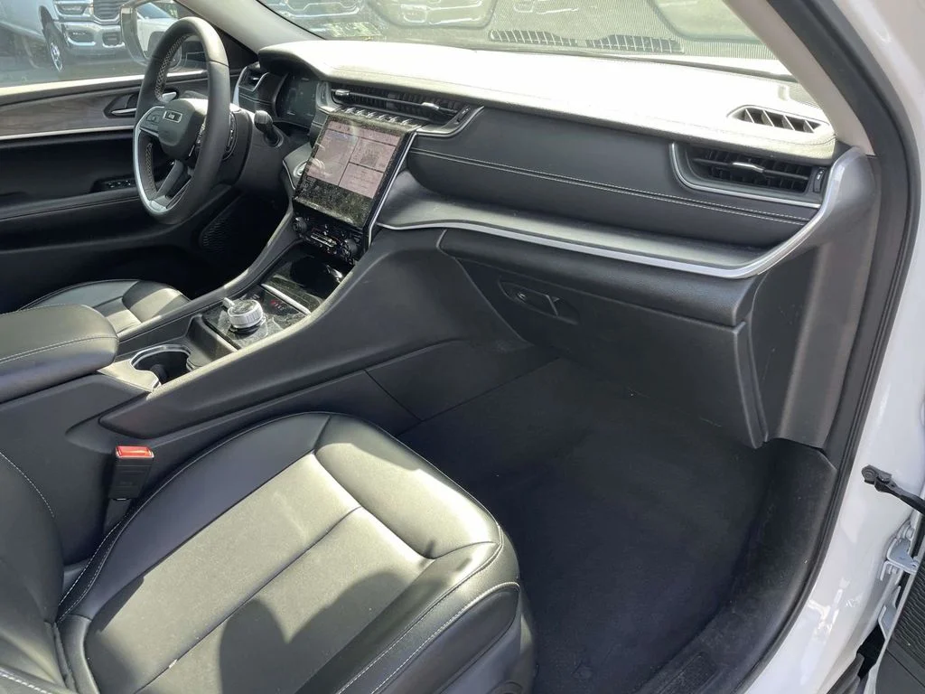 Used 2023 White Jeep Limited image 10