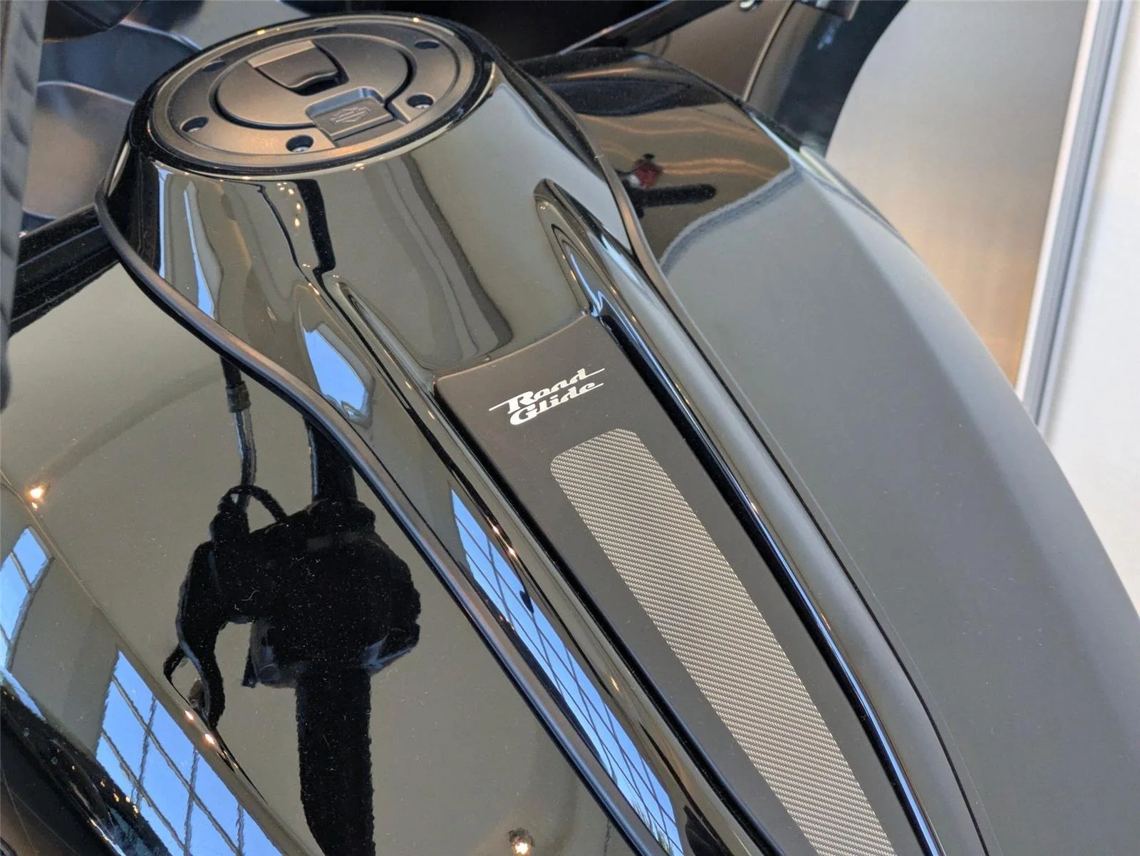 Used 2025 BLACK HARLEY DAVIDSON ROAD GLIDE image 9