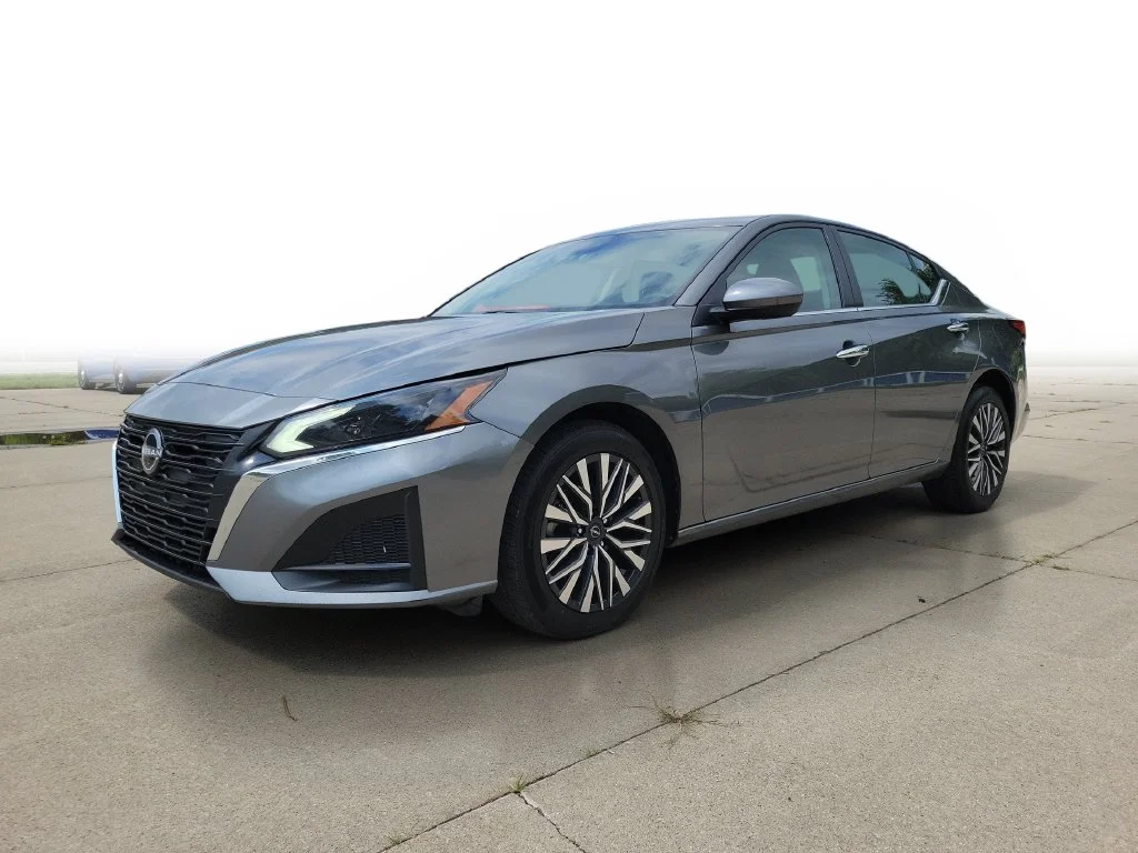 Used 2023 Gray Nissan 2.5 SV image 2