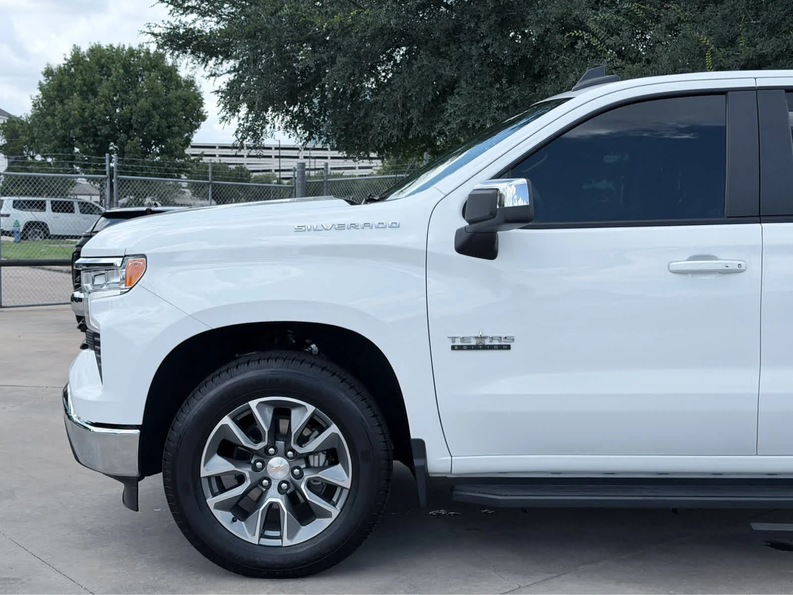 Used 2025 Summit White Chevrolet LT image 8