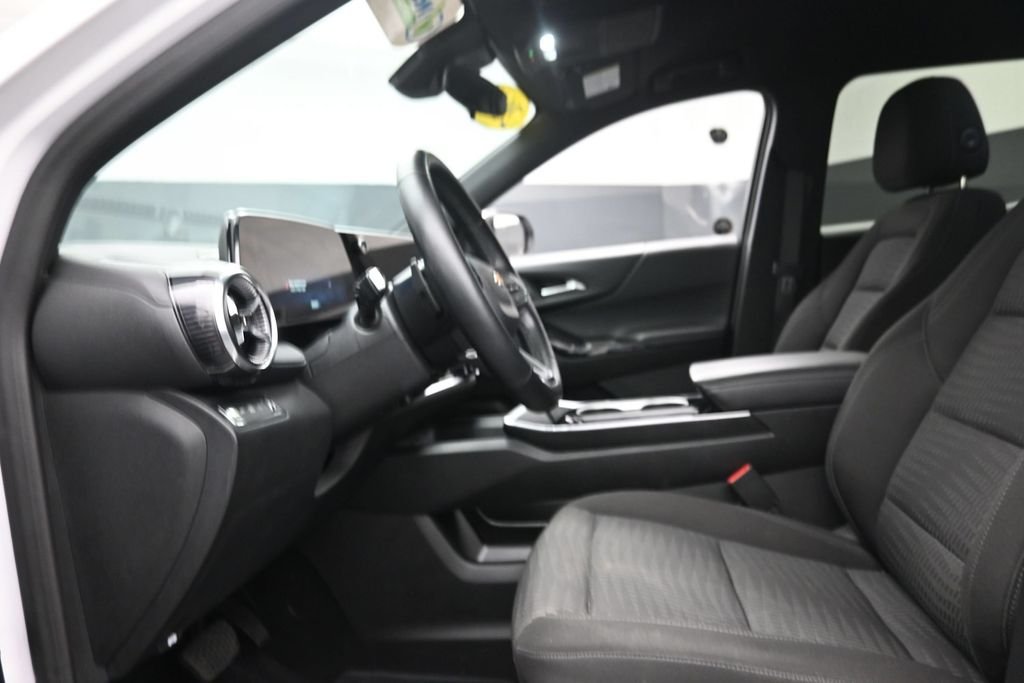 Used 2025 White Chevrolet LT image 16