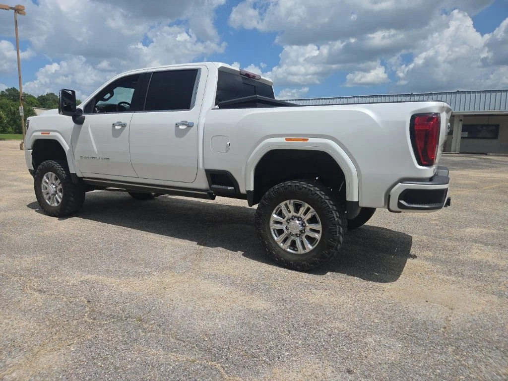 Used 2022 White GMC Denali image 8