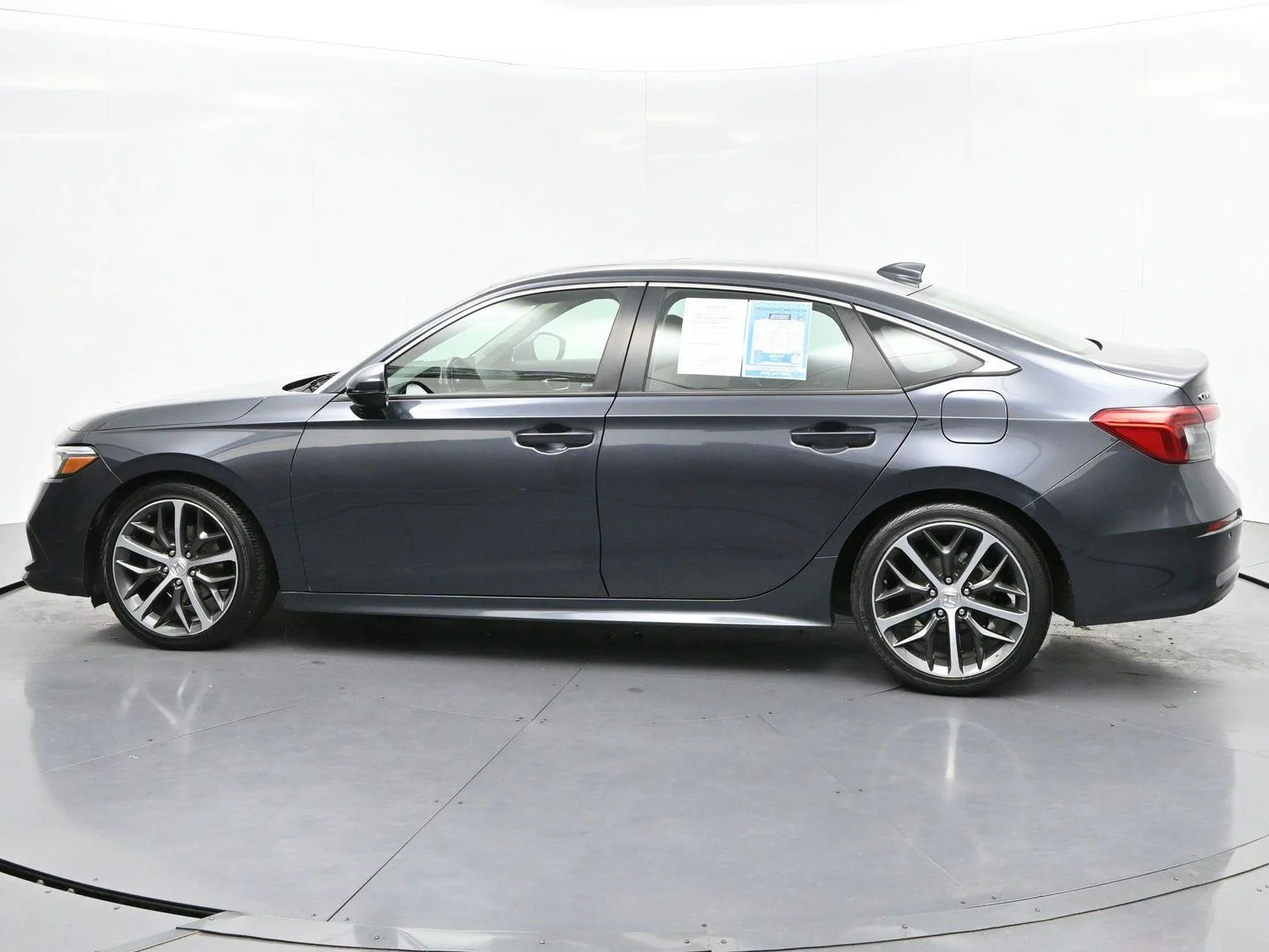Used 2024 Meteorite Gray Metallic Honda Touring image 4