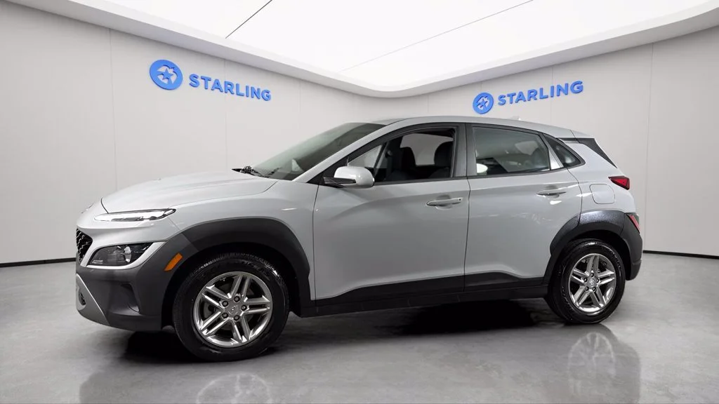 Used 2022 Silver Hyundai SE image 2