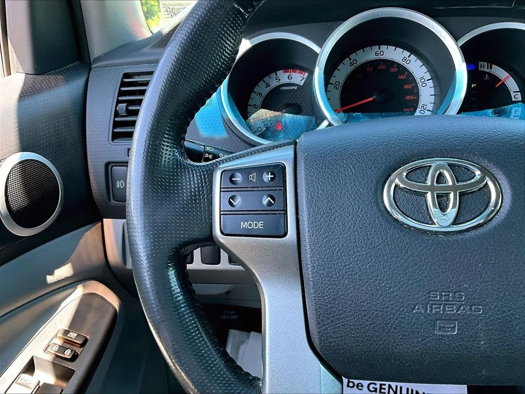 Used 2013 Red Toyota Base image 11