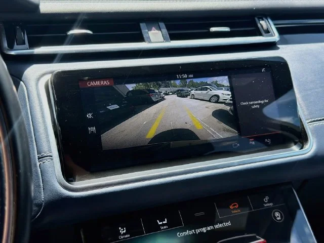 Used 2019  Land Rover R-Dynamic HSE image 14