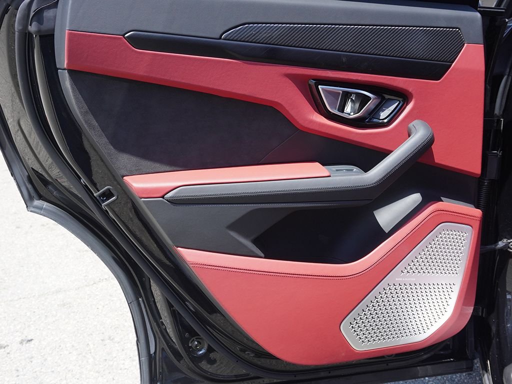 Used 2022 Black Lamborghini Base image 29