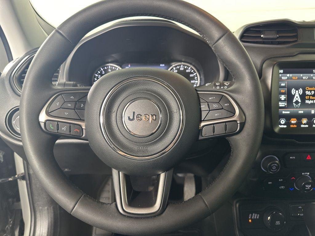Used 2022 Sting-Gray Clearcoat Jeep Latitude image 13