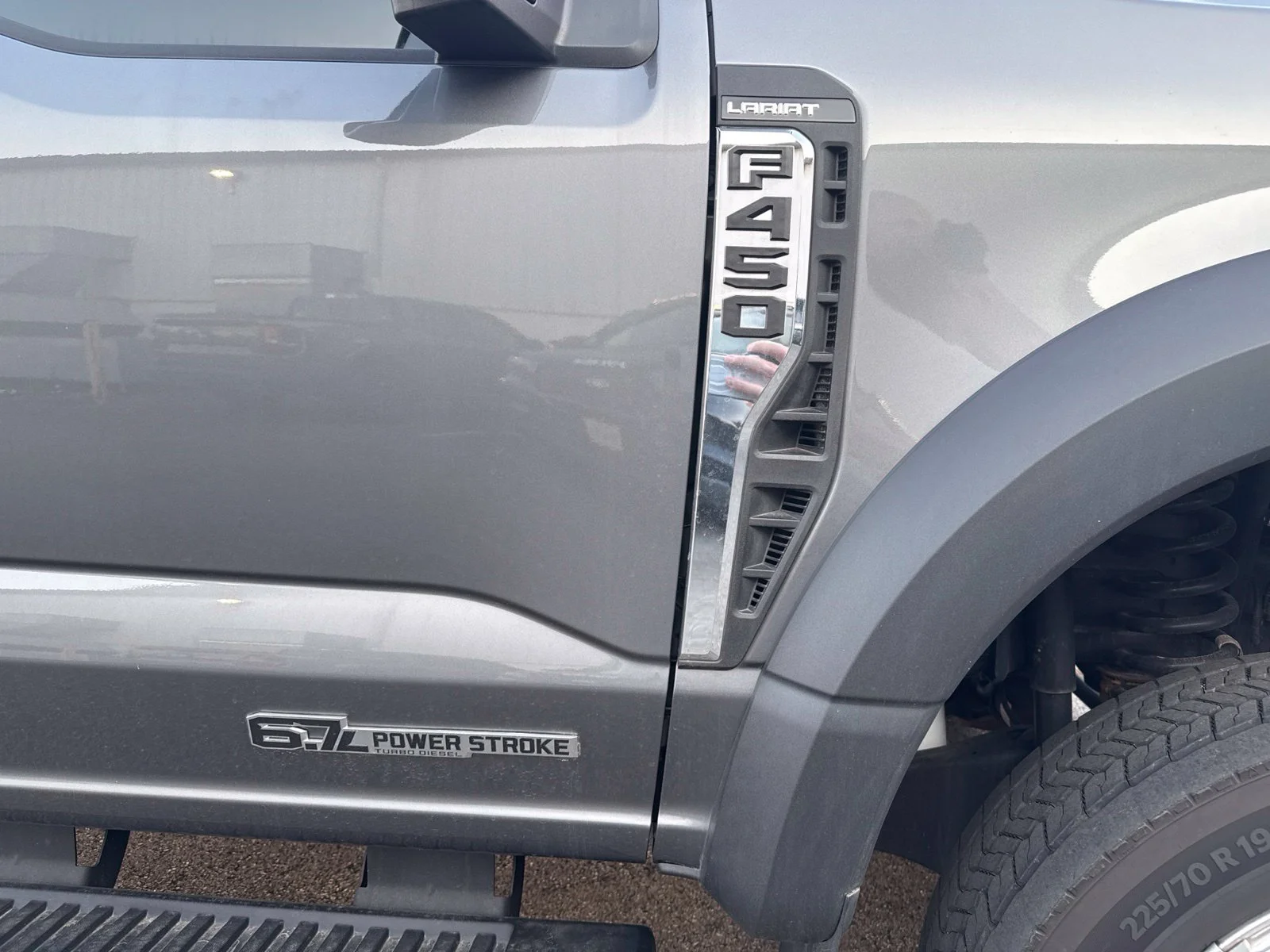 Used 2024 Carbonized Gray Metallic Ford Lariat image 24