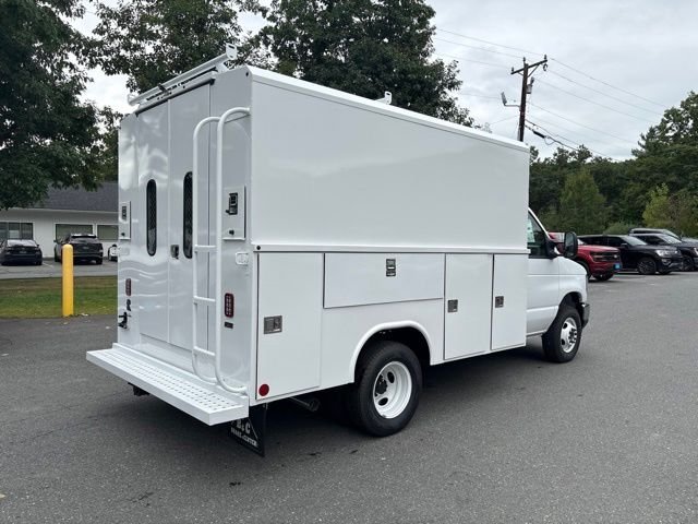 New 2027 White Ford Base image 7