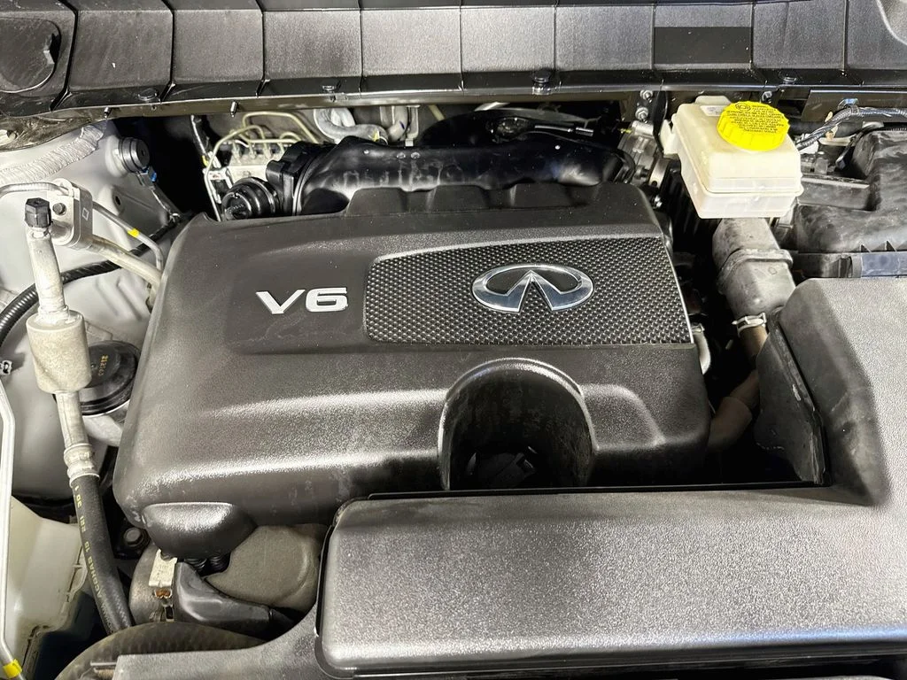 Certified Used 2023 Silver INFINITI LUXE image 44