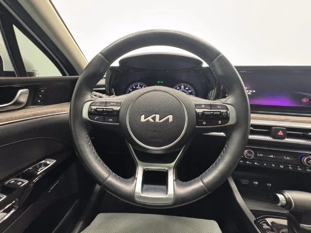 Used 2024 Glacial White Pearl Kia EX image 23