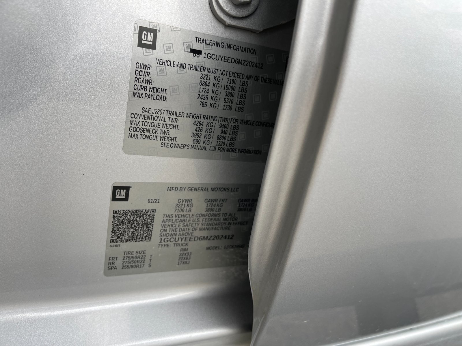 Used 2021 Silver Chevrolet RST image 32