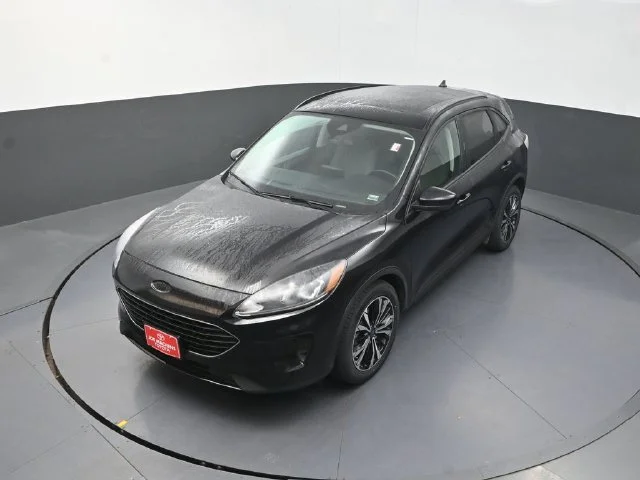 Used 2021 Black Ford SE image 25