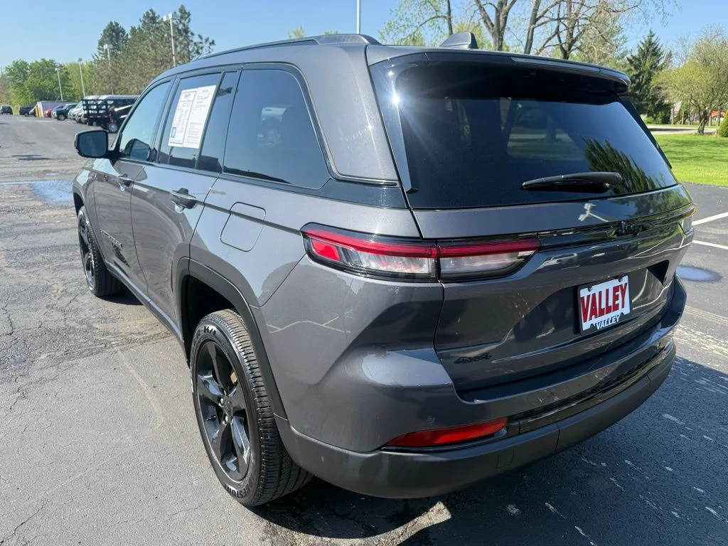 Certified Used 2024 Gray Jeep Altitude image 5