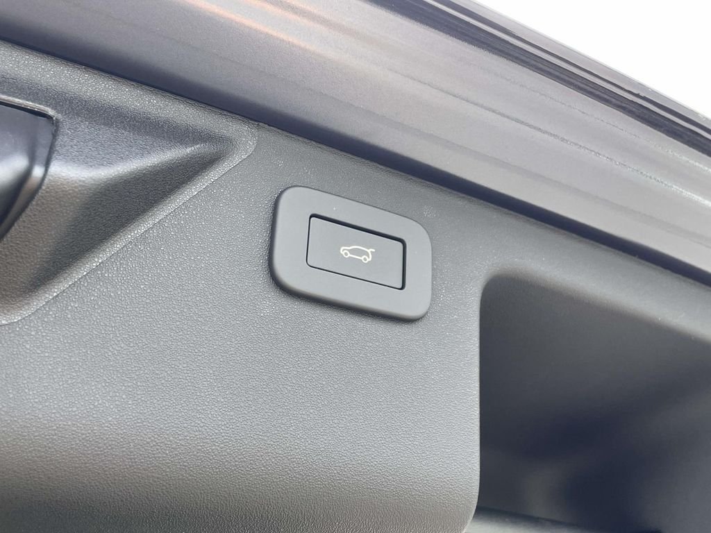 New 2026 Varesine Blue Land Rover Landmark image 19