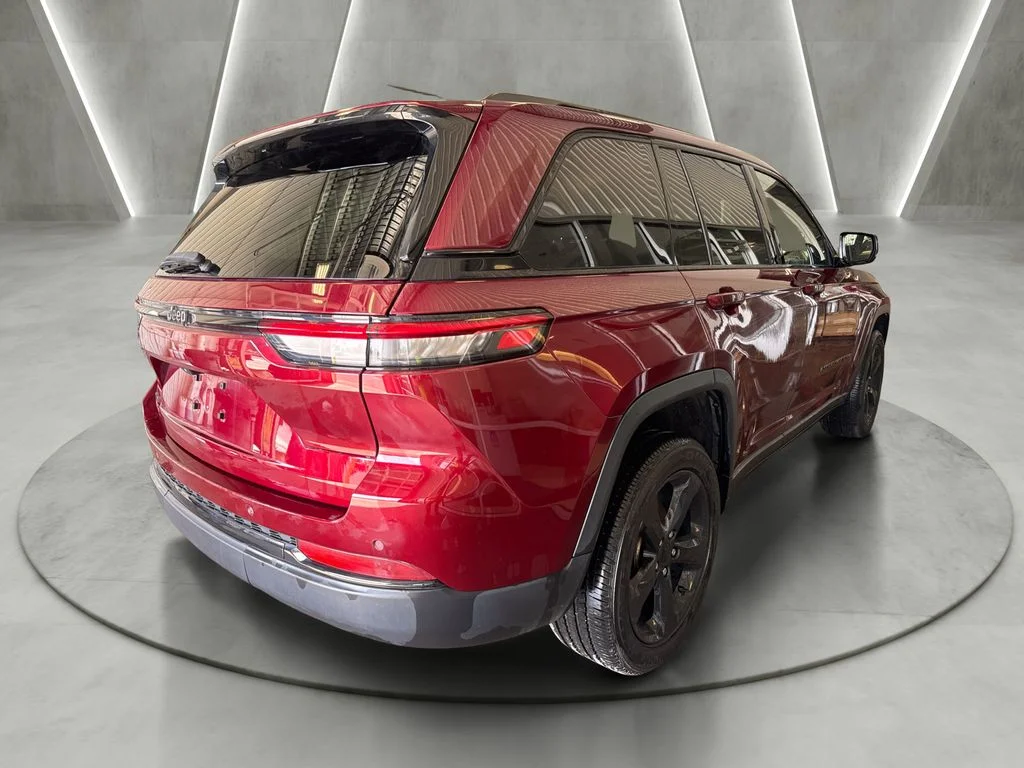 Used 2023 Red Jeep Altitude X image 7