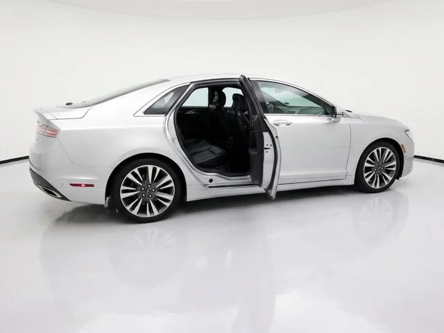 Used 2017 Silver Lincoln Reserve image 12