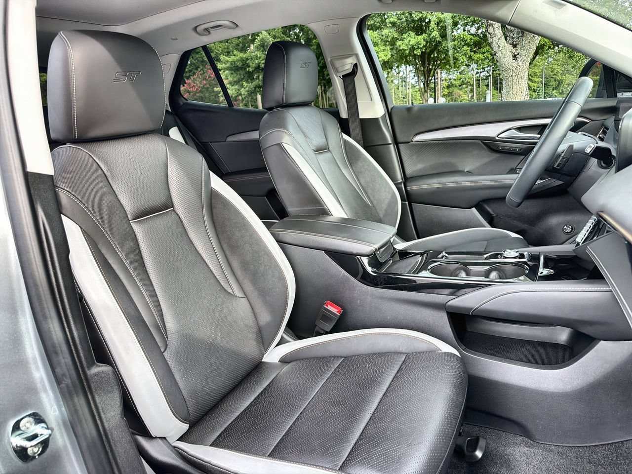 Used 2025 Moonstone Gray Metallic Buick Sport Touring image 23