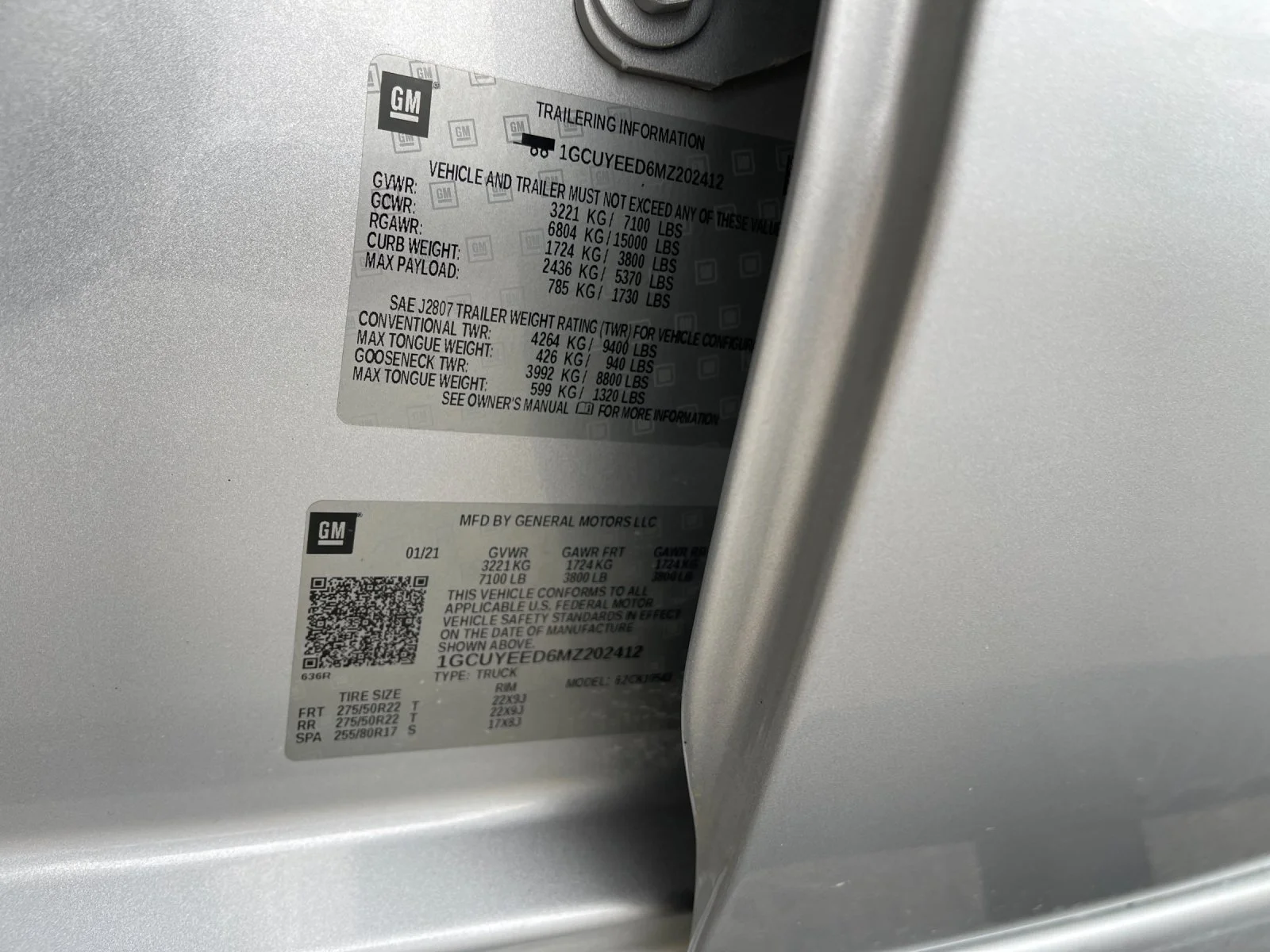 Used 2021 Silver Chevrolet RST image 32