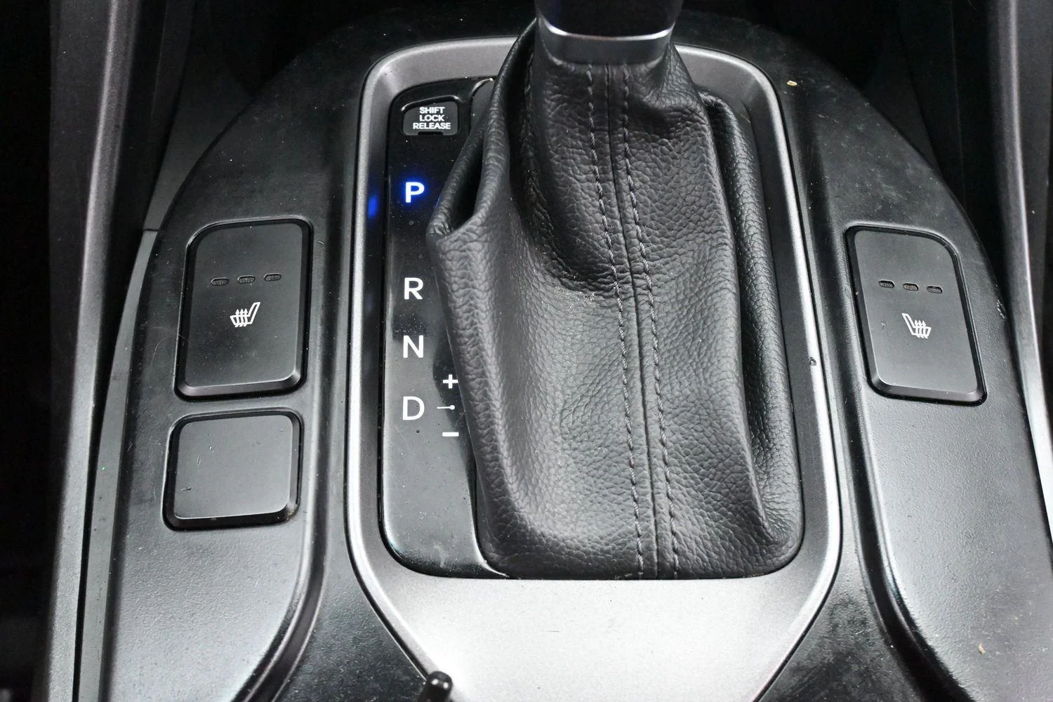 Used 2016 Twilight Black Hyundai FWD 4dr 2.4 image 28