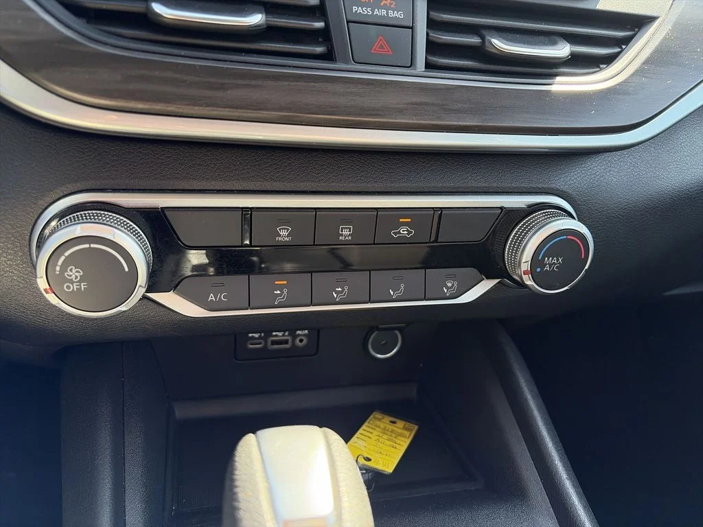 Used 2025 White Nissan 2.5 SV image 18
