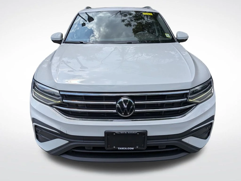 Used 2024 White Volkswagen 2.0T SE image 8