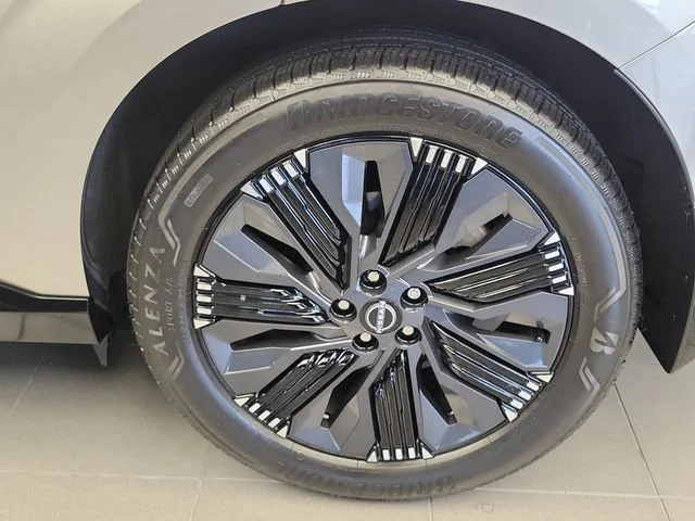 New 2026 Champagne Silver Metallic Nissan Platinum image 12