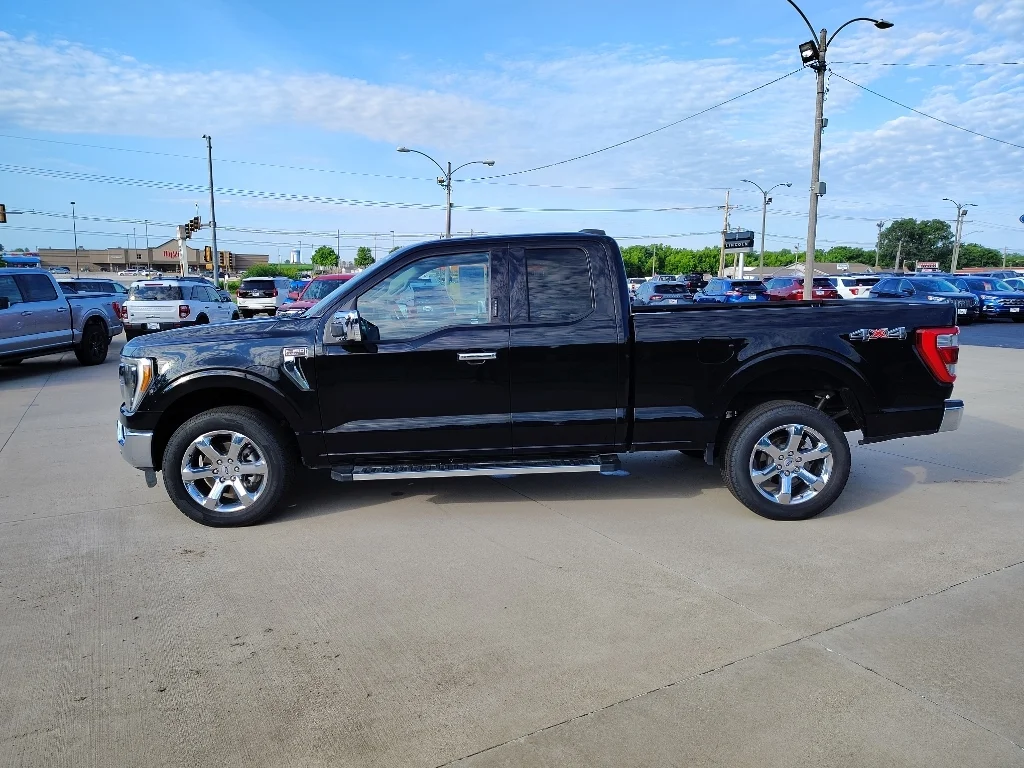 Used 2022 Agate Black Metallic Ford LARIAT image 4