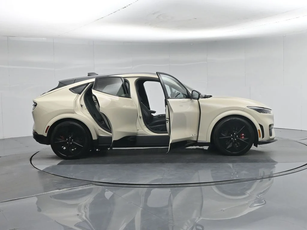 Used 2025 Beige Ford GT image 4