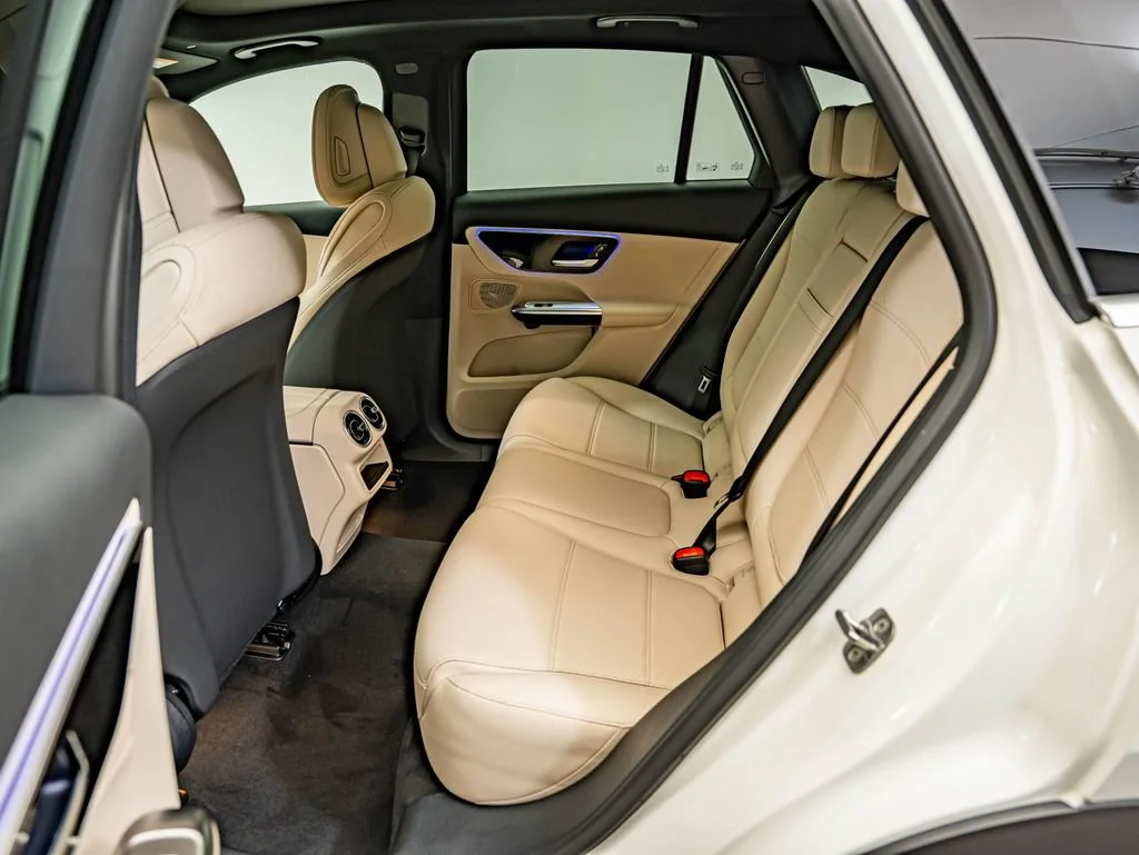 New 2027 Polar White Mercedes-Benz GLC 300 image 33