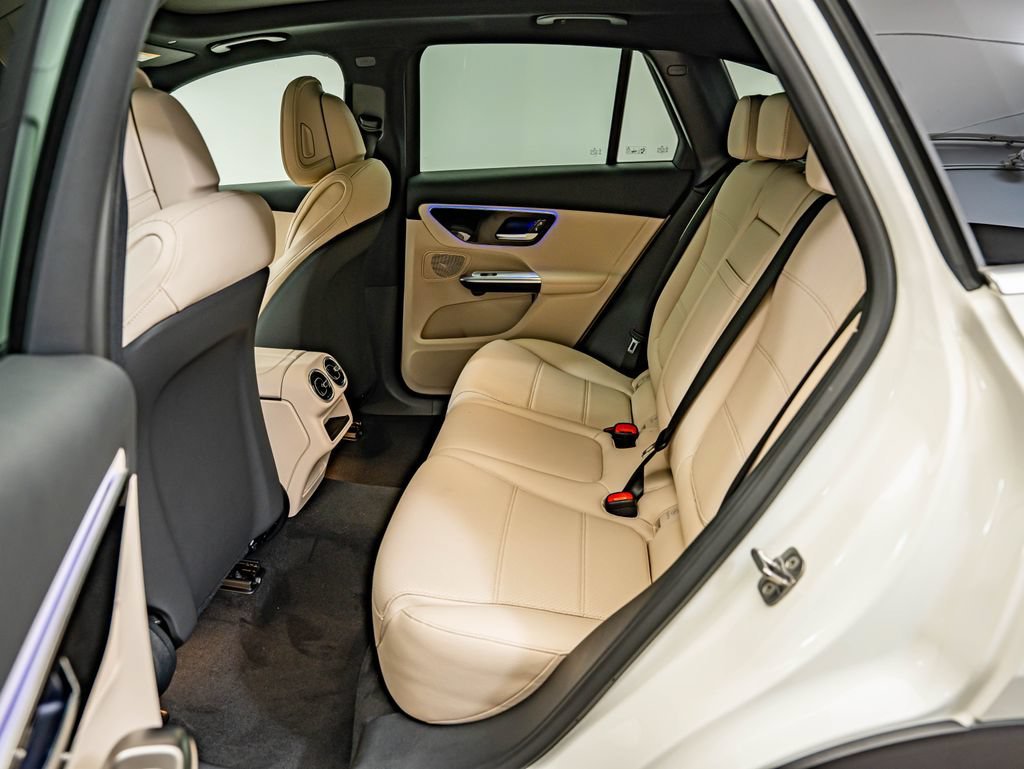 New 2027 Polar White Mercedes-Benz GLC 300 image 33