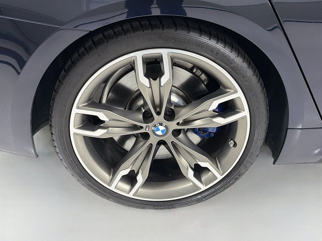 Used 2021 Carbon Black Metallic BMW M550i xDrive image 36
