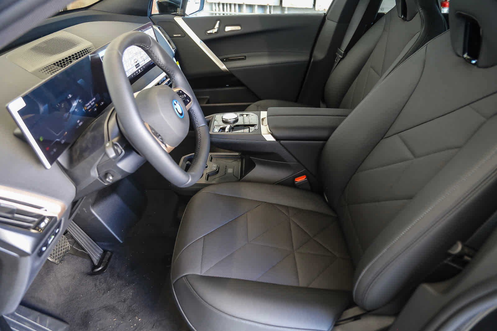 2025 BMW iX 50 - Photo 17