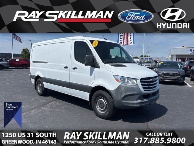 Used 2019 White Freightliner Standard Roof I4 image 1