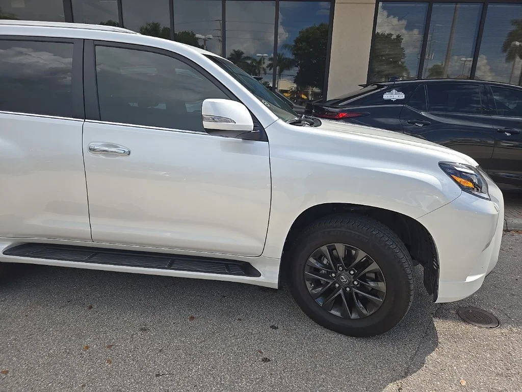 Certified Used 2023 White Lexus 460 image 3