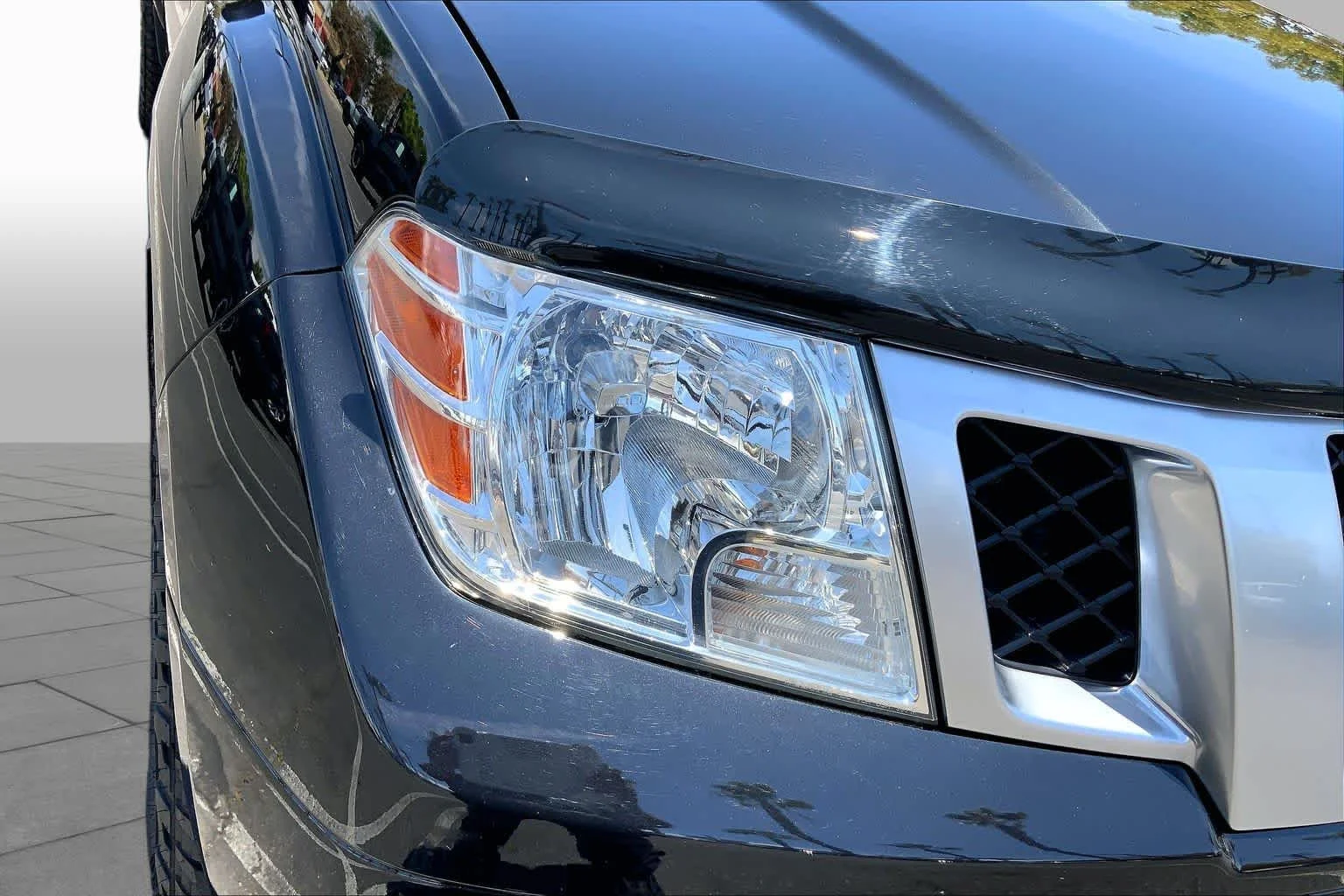 Used 2018 Magnetic Black Nissan PRO-4X image 27