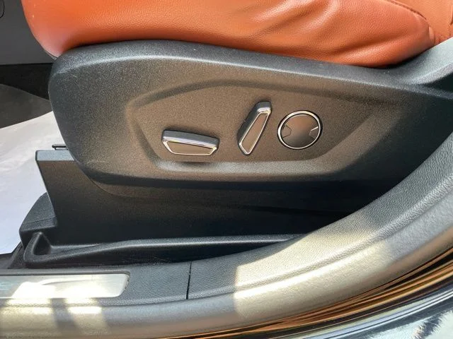 Used 2019 Black Metallic Ford Titanium image 13