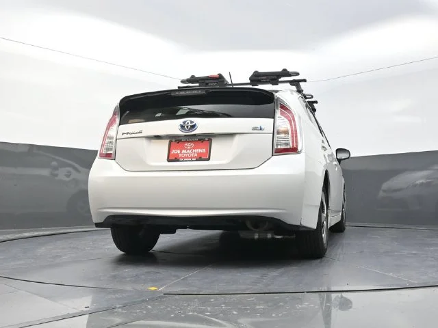 Used 2013 White Toyota Two image 36