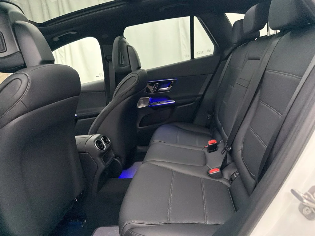 New 2027 White Mercedes-Benz GLC 300 image 20