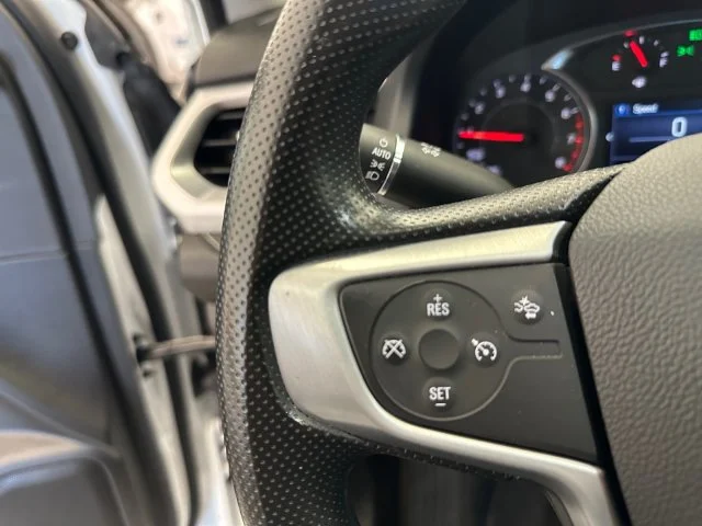 Used 2023 White GMC SLE image 29