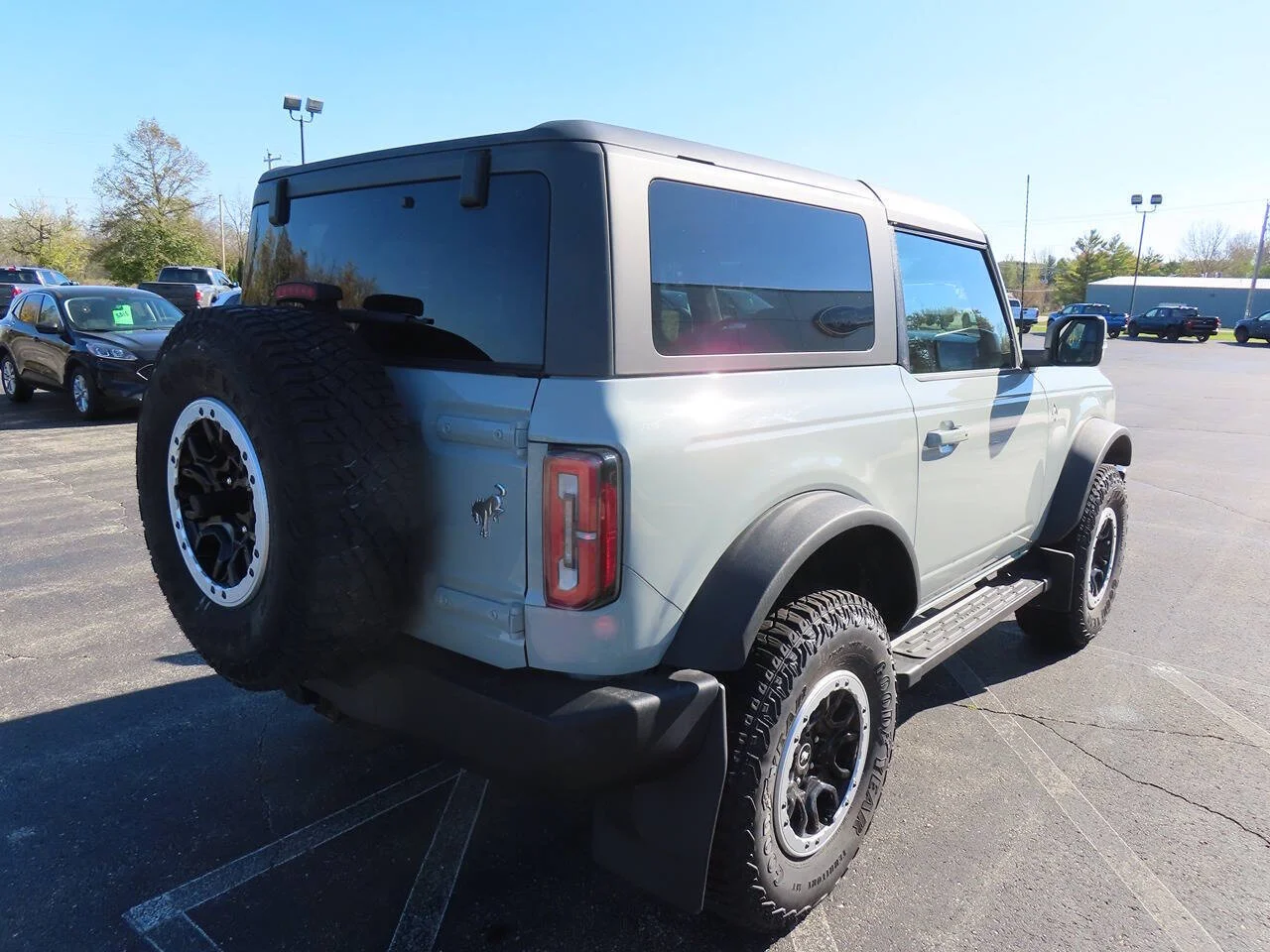 Used 2023 Cactus Gray Ford Outer Banks Advanced 4x4 2dr SUV image 5