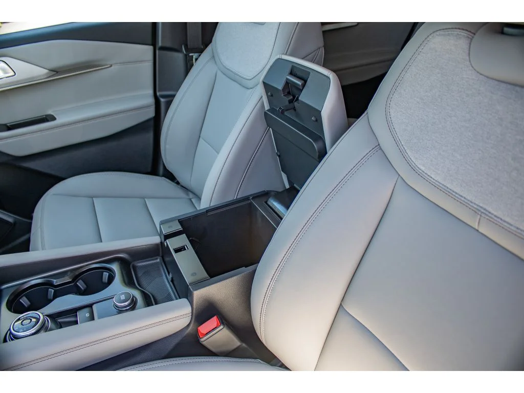 New 2026 SPACE WHITE METALLIC Ford Active w/200A Pkg image 35
