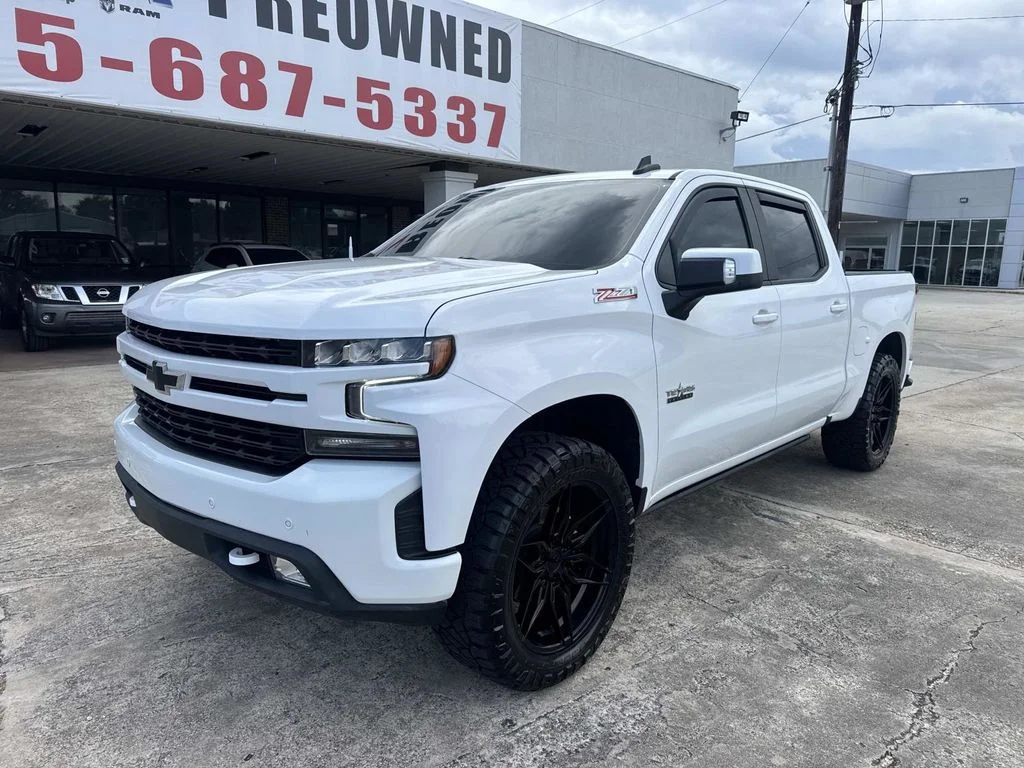Used 2021 White Chevrolet RST image 2