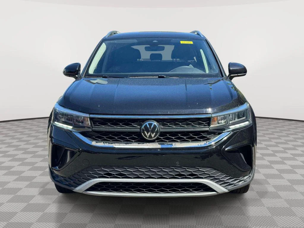 Used 2024 Volkswagen Taos SE with VIN 3VVSX7B21RM032530 for sale in Huntington Station, NY